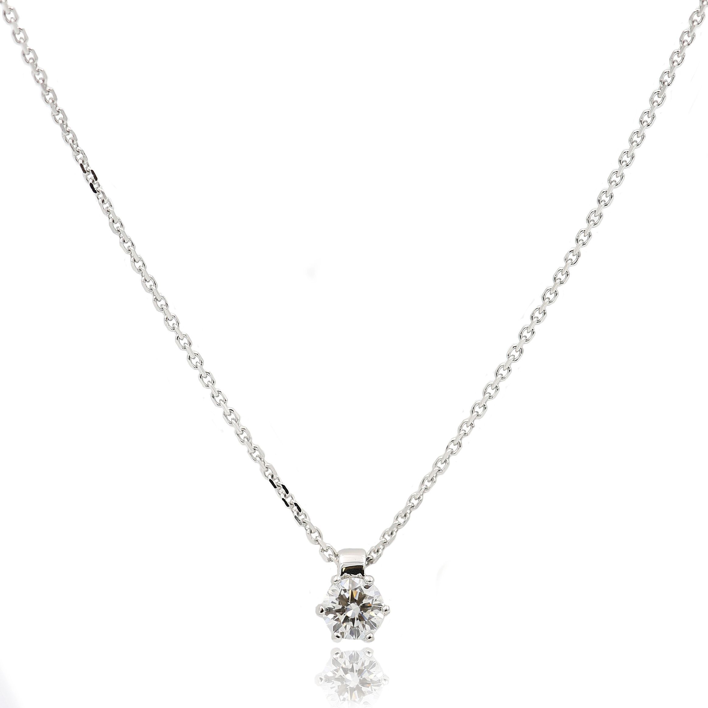 Колье из белого золота с бриллиантом