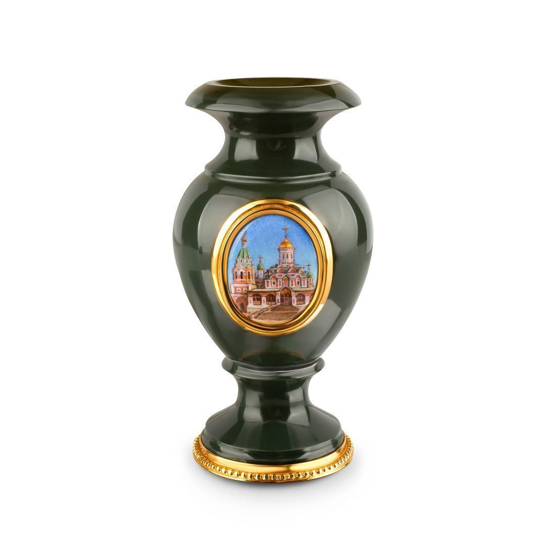 Ваза с видами Москвы с миниатюрой и офиокальцитом