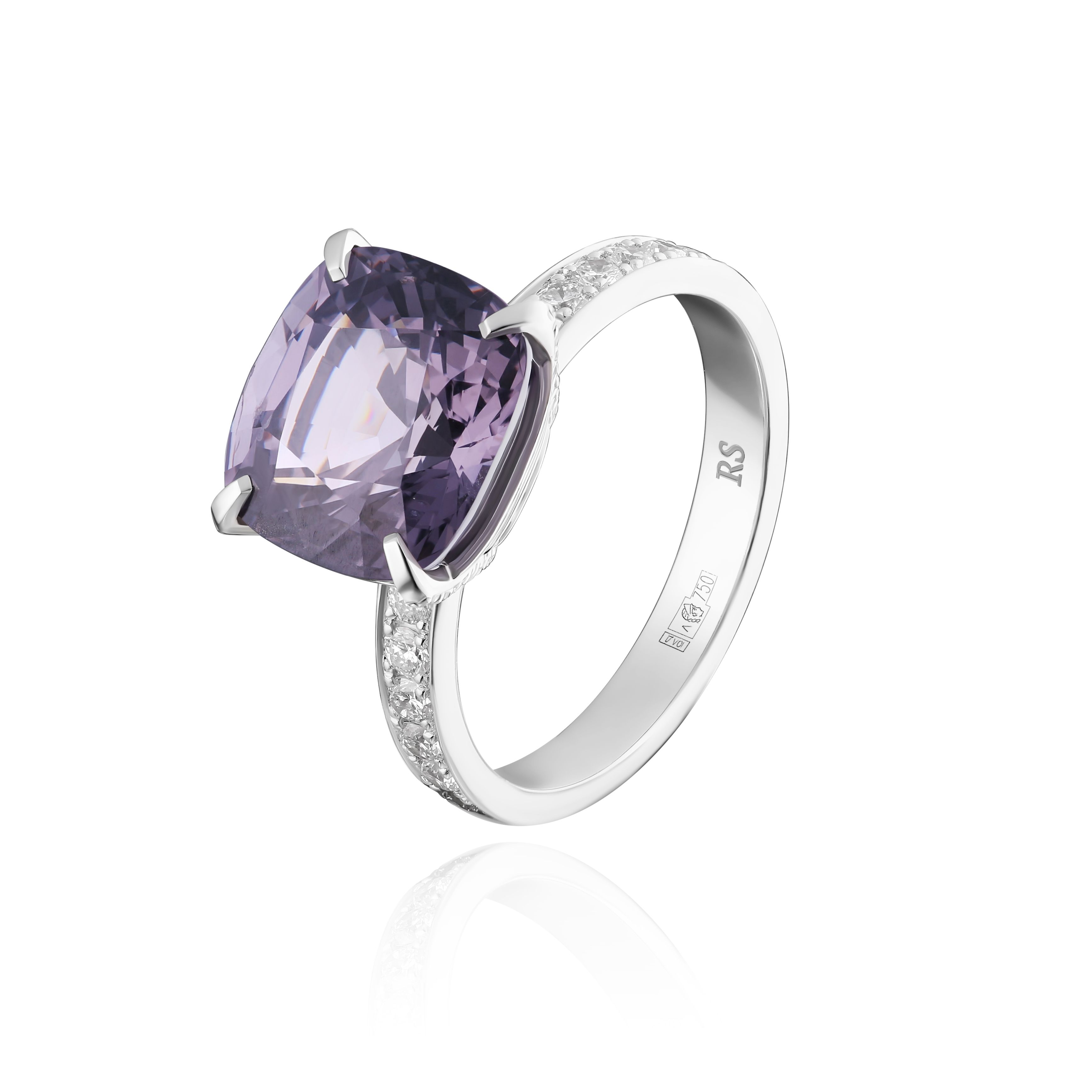 Кольцо из белого золота со шпинелью 6.32 ct и бриллиантами