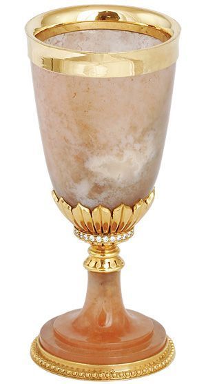 Украшение интерьера из халцедона 