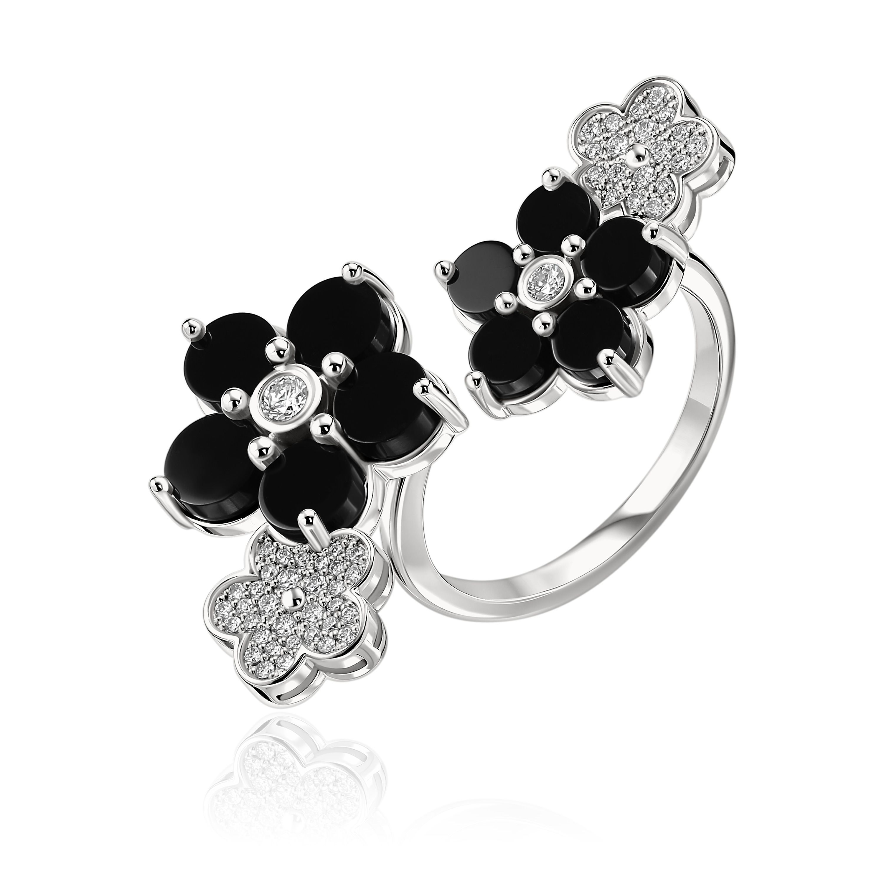 Кольцо из белого золота с ониксом и бриллиантами