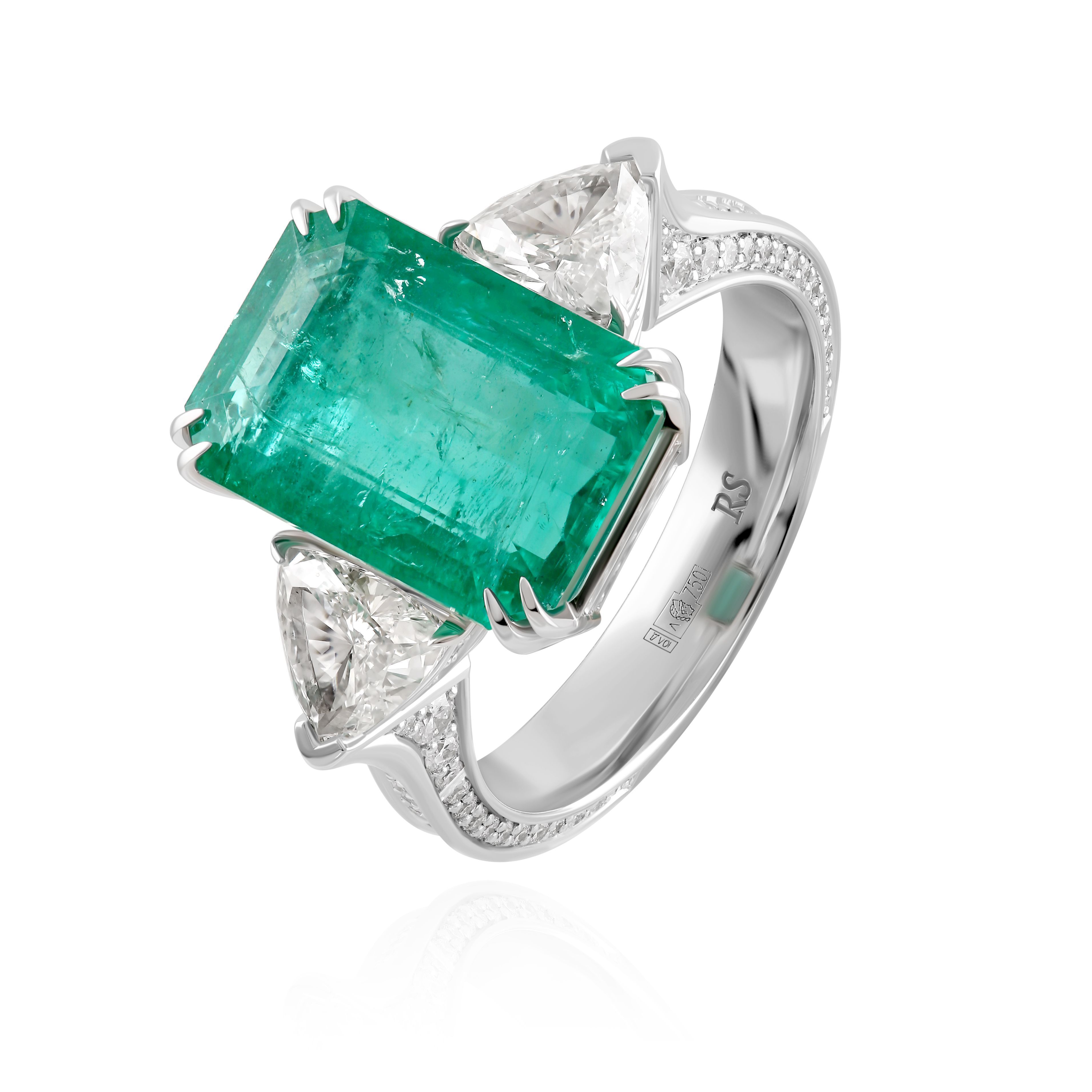 Кольцо из белого золота с бриллиантами и изумрудом 7.57 ct