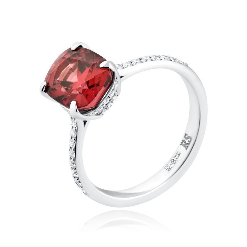 Кольцо из белого золота с бриллиантами и шпинелью 4.27 ct