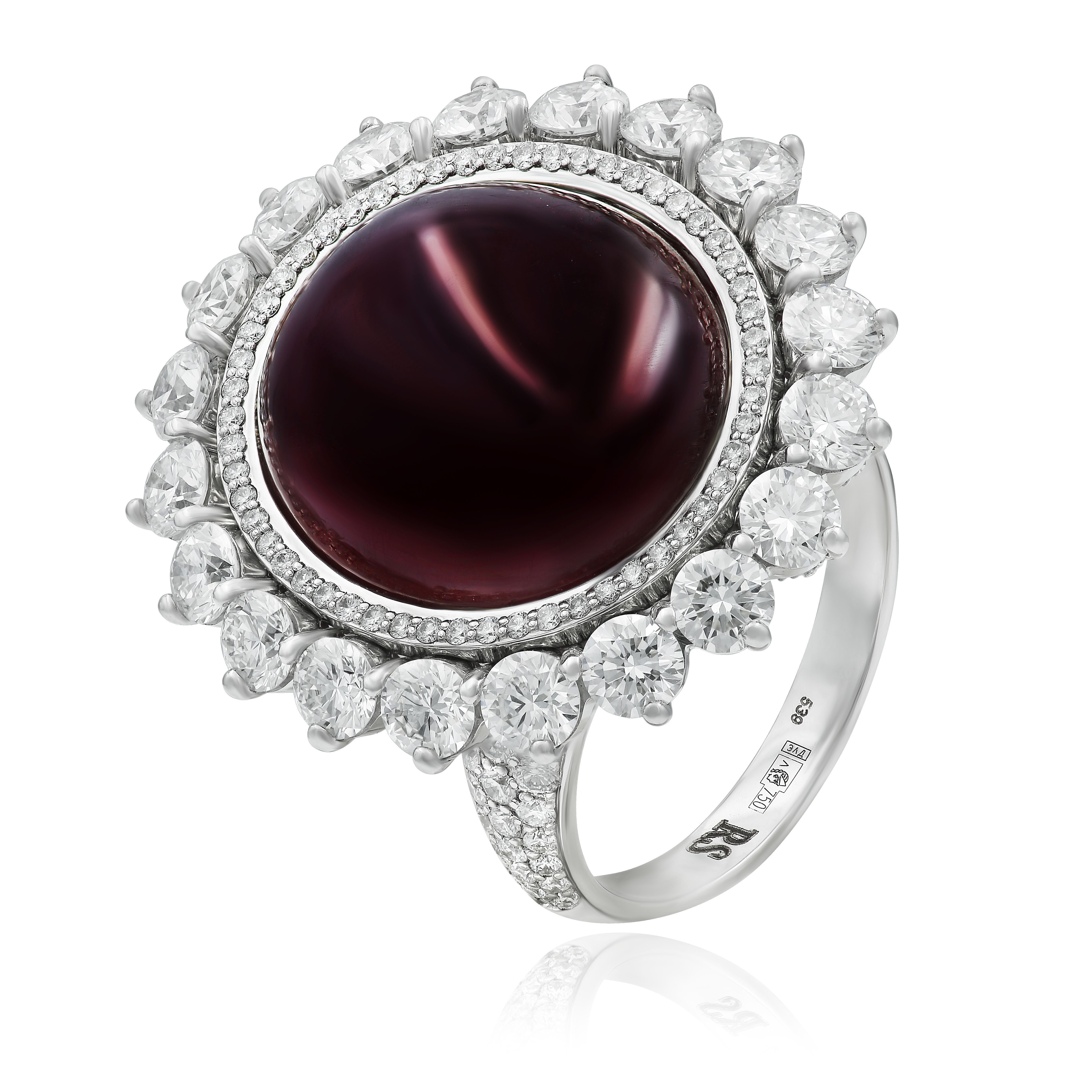 Кольцо из белого золота с рубином 35.65 ct и бриллиантами