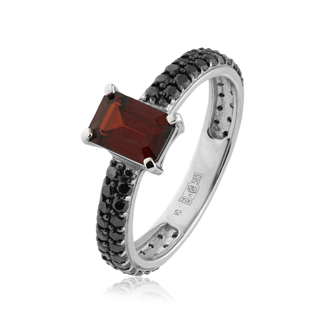 Кольцо из белого золота с гранатом и бриллиантами