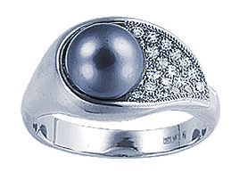 Кольцо из белого золота с жемчугом и бриллиантами