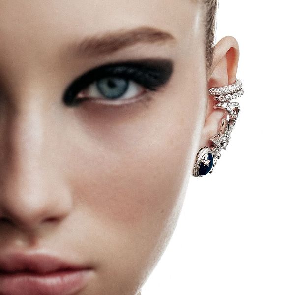 Серьга кафф из белого золота с бриллиантами