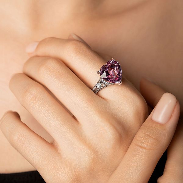 Кольцо из белого золота с морганитом 1.65 ct и бриллиантами