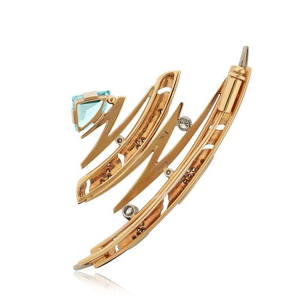 Брошь из красного золота с топазом и бриллиантами