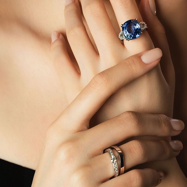 Кольцо из белого золота с бриллиантами и сапфиром 16.33 ct