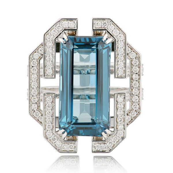Кольцо из белого золота с топазом 15.7 ct и бриллиантами