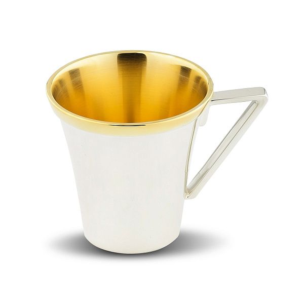 Чашка из серебра 