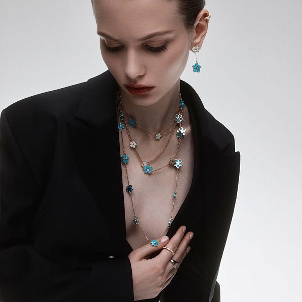 Серьга кафф из желтого золота с бриллиантами