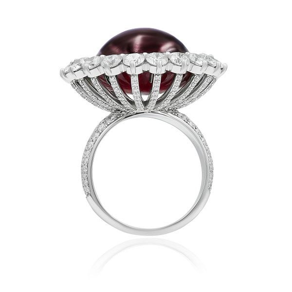 Кольцо из белого золота с рубином 35.65 ct и бриллиантами