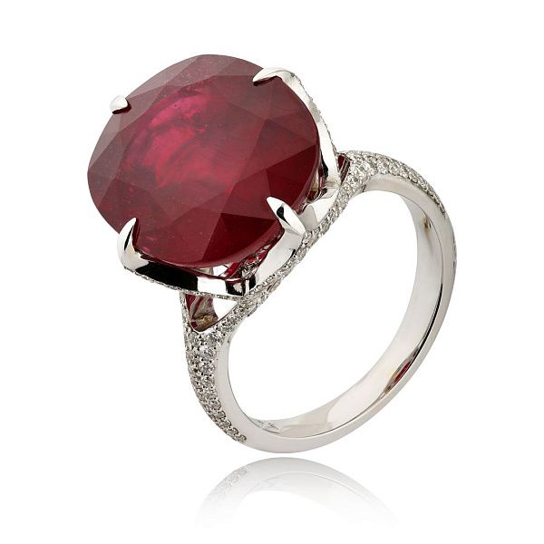 Кольцо из белого золота с рубином 25.55 ct и бриллиантами