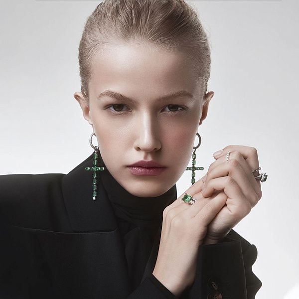 Кольцо из белого золота с бриллиантами