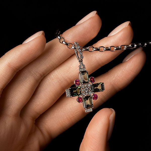 Подвеска из белого золота с рубинами, турмалинами и бриллиантами