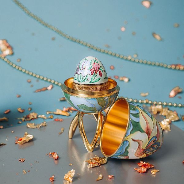 Яйцо-шкатулка «Лилия» из серебра с фианитом