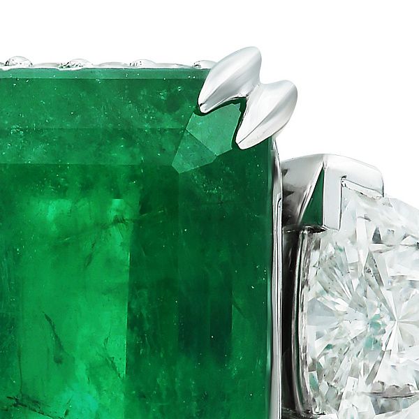 Кольцо с бриллиантами и изумрудом 2.56 ct