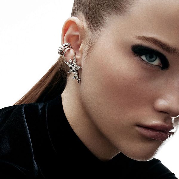 Серьга кафф из белого золота с бриллиантами