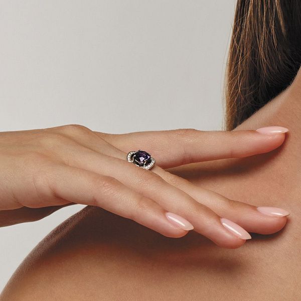 Кольцо из белого золота с бриллиантами и аметистом