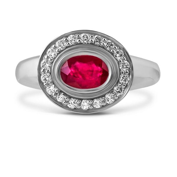 Кольцо из белого золота с бриллиантами и рубином