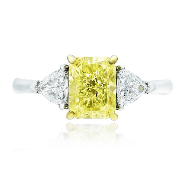 Кольцо из белого золота с желтым бриллиантом 2.08 ct