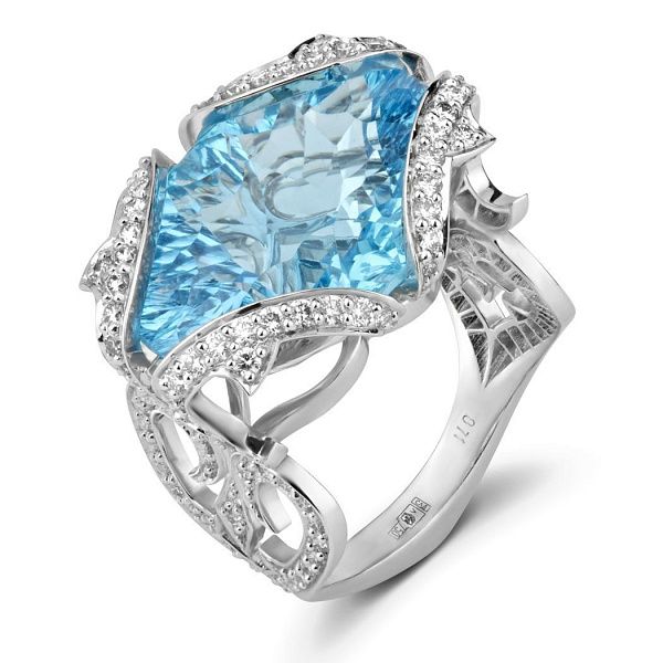 Кольцо «Туманный альбион» из белого золота с бриллиантами и топазом 5.0 ct