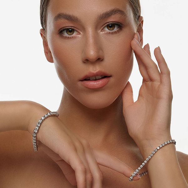 Браслет из белого золота с бриллиантами