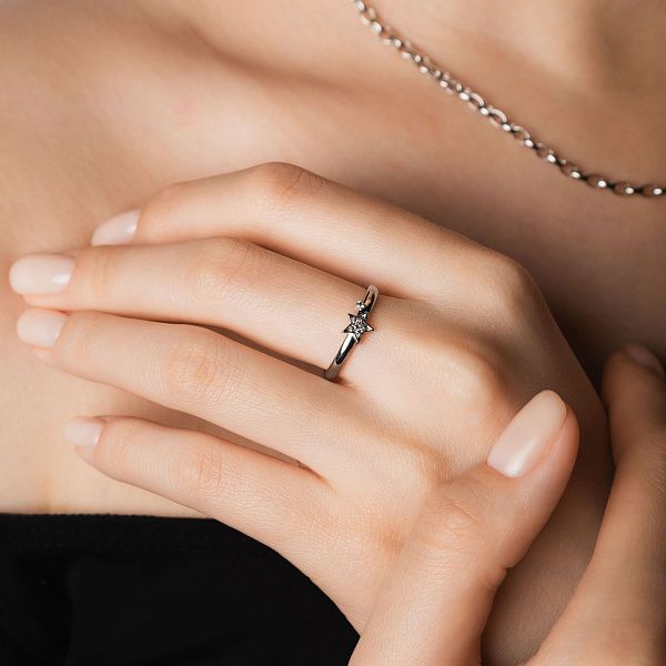 Кольцо из белого золота с бриллиантами