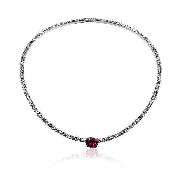 Колье из белого золота с бриллиантами и шпинелью 4.74 ct