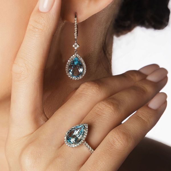 Серьги из белого золота с топазами и бриллиантами