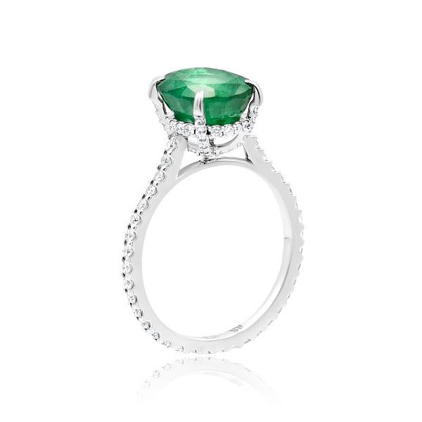 Кольцо из белого золота с бриллиантами и изумрудом 3.8 ct