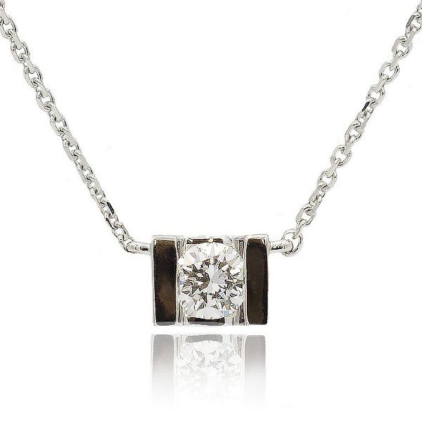 Колье из белого золота с бриллиантом