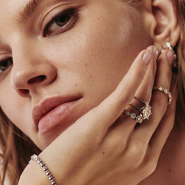 Кольцо из белого золота с бриллиантами