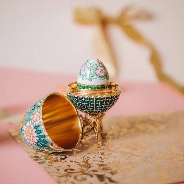 Яйцо-шкатулка «Виола» из серебра