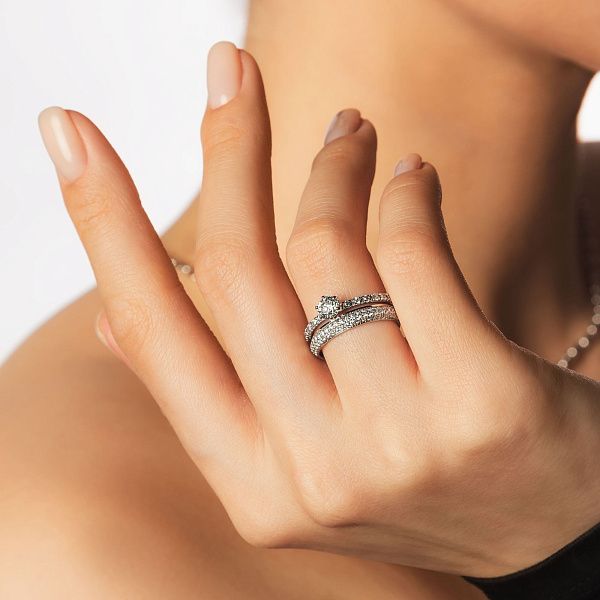 Кольцо из белого золота с бриллиантами