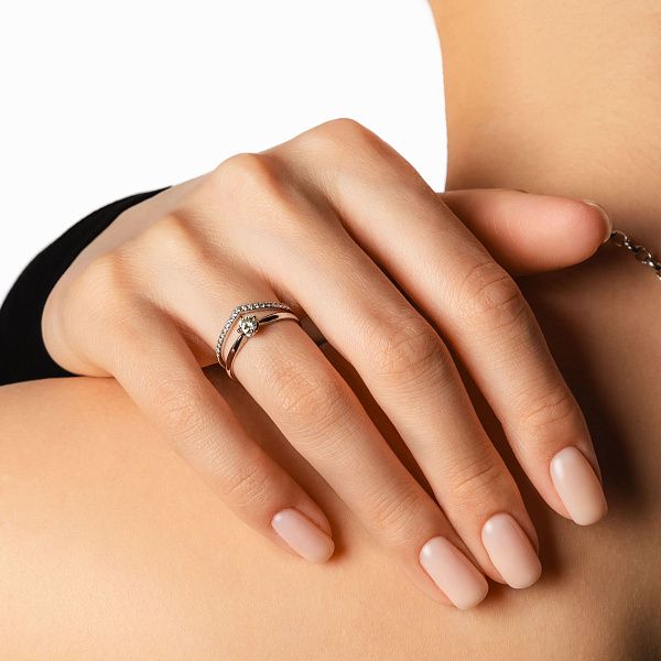 Кольцо из белого золота с бриллиантами