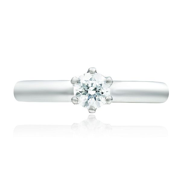 Кольцо из белого золота с бриллиантом