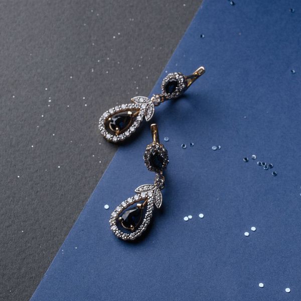 Серьги из желтого золота с сапфирами и бриллиантами