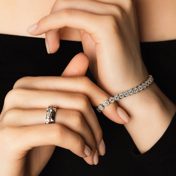 Браслет из белого золота с бриллиантами