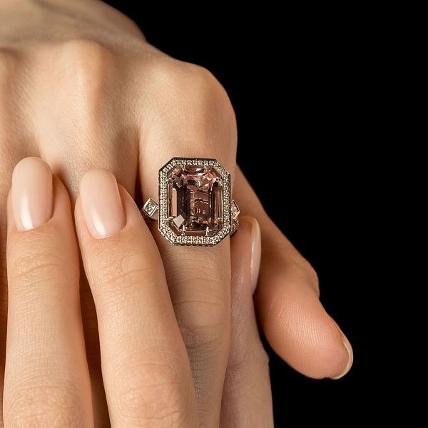 Кольцо из белого золота с бриллиантами и морганитом 5.57 ct