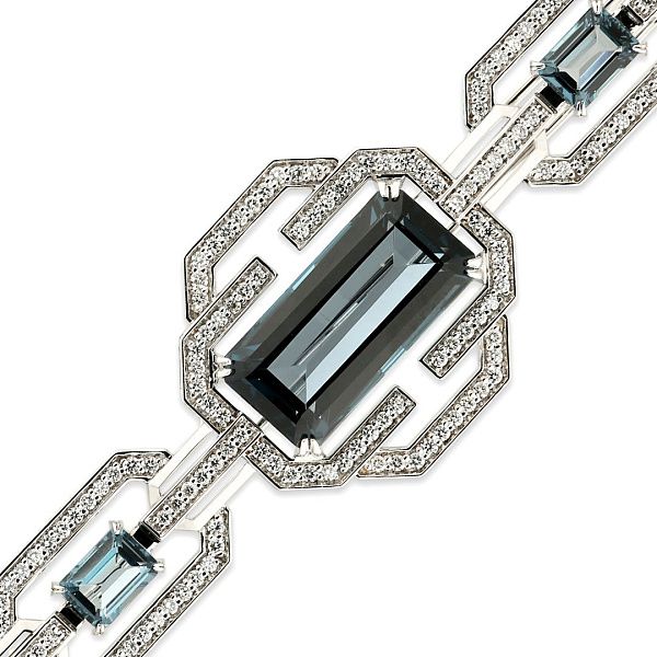 Брошь из белого золота с топазом 15.45 ct и бриллиантами