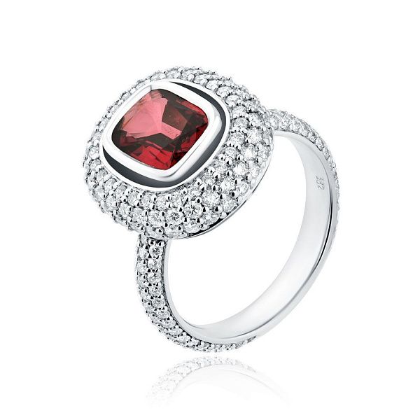 Кольцо из белого золота со шпинелью 2.18 ct и бриллиантами
