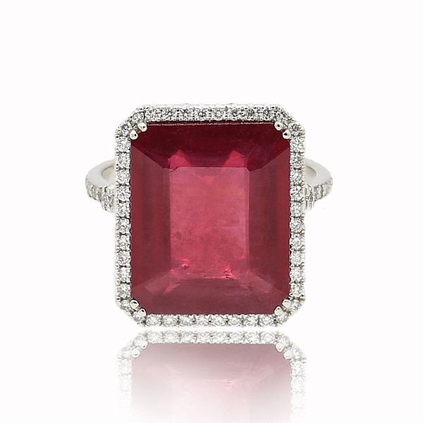 Кольцо из белого золота с рубином 13.56 ct и бриллиантами