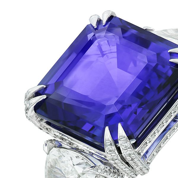 Кольцо из белого золота с танзанитом 11.02 ct и бриллиантами