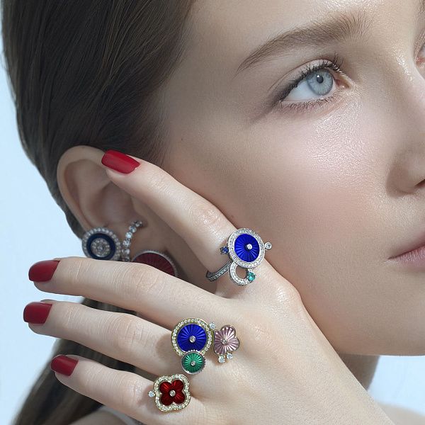 Кольцо из белого золота с бриллиантами