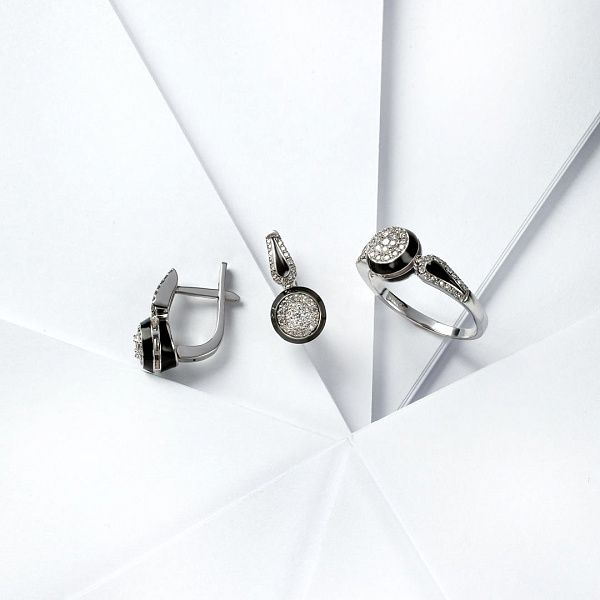 Серьги из белого золота с бриллиантами