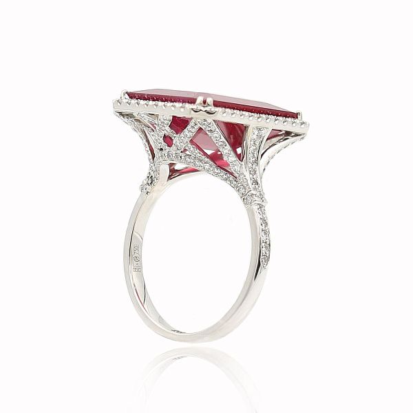 Кольцо из белого золота с рубином 13.56 ct и бриллиантами
