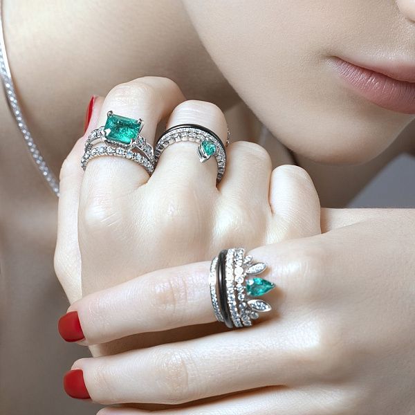 Кольцо из белого золота с бриллиантами